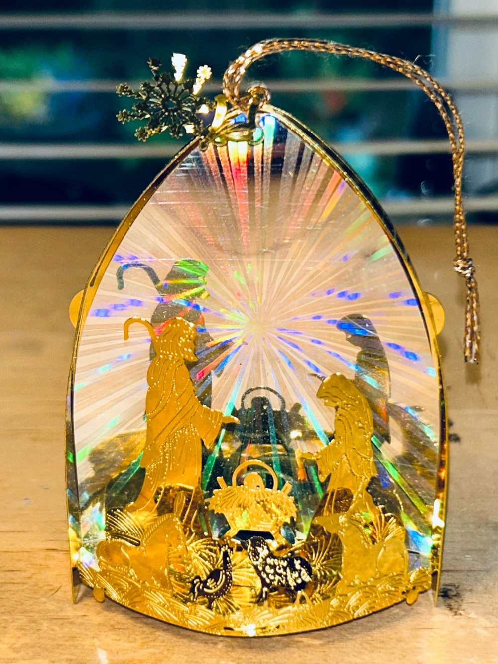 Holographic Nativity Lunt Gold Plated 3D Nativity Scene Christmas Ornament 3.5”